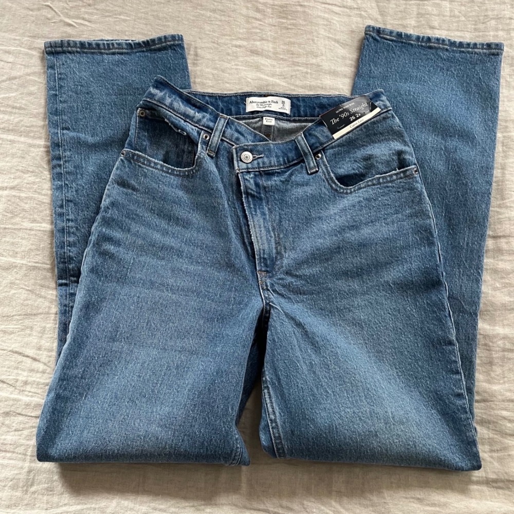 NWT Abercrombie & Fitch Jeans Womens Blue 26/2 CURVE Love UltraHigh 90s Straight